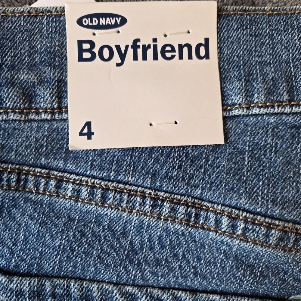 NWT, Old Navy, Boyfriend Distressed Cutoff Jean Shorts, Size 4, Medium Wash - Picture 7 of 10